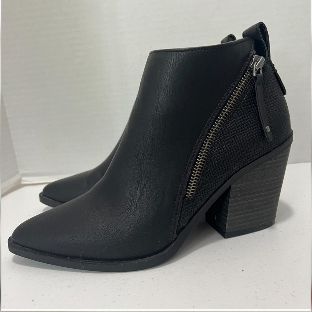 Like New - Universal Thread Booties - image 1